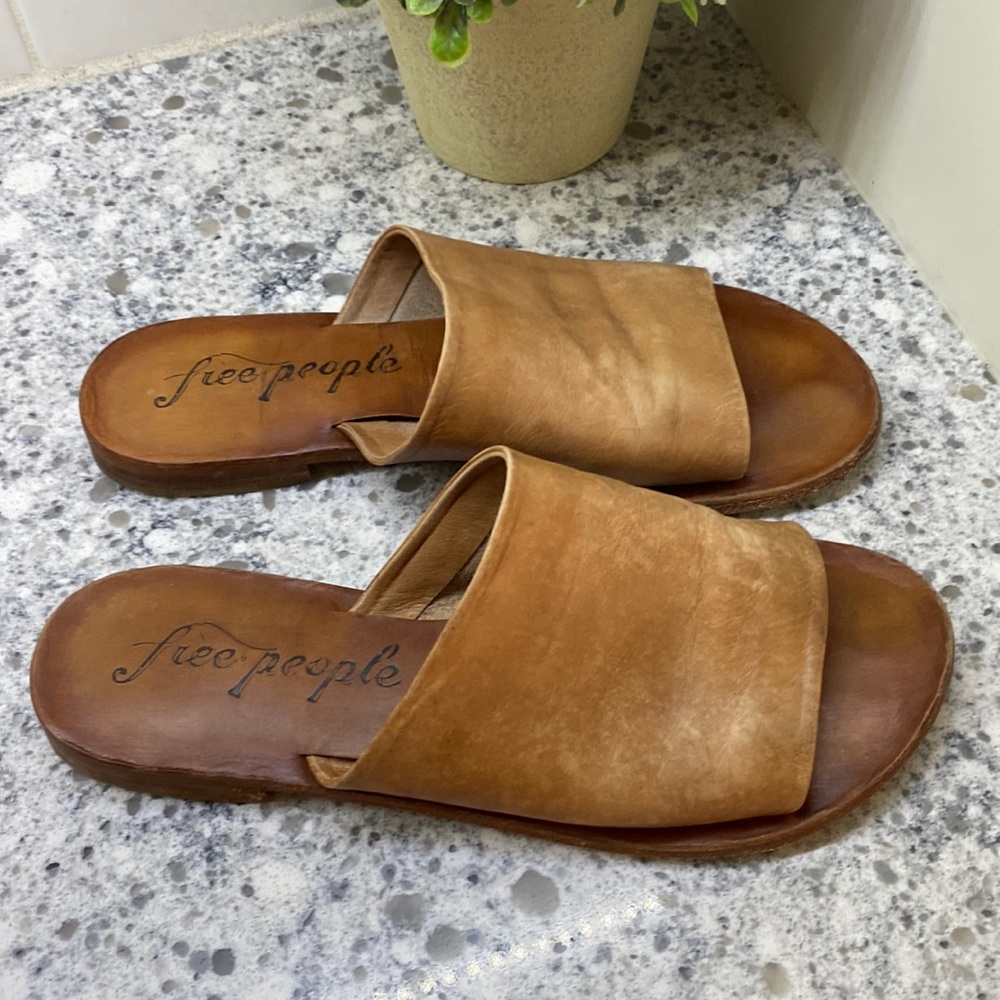 Free People leather slides size 38